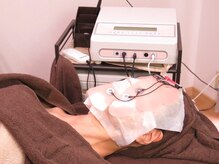エステサロン エムル(EMURU)/1週間の美容液を肌へ