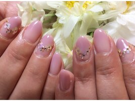 大人かわいいお上品ネイル