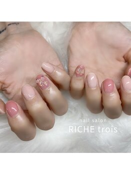 リッシュ トロワ(RICHE trois)/ピンクリボンネイル