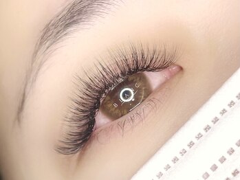 アイラッシュサロン ブラン COCOSA熊本店(Eyelash Salon Blanc)の写真/【ボリュームラッシュでお悩み解決】負担最小限&軽いボリュームラッシュで自然×上品なボリュームUPが叶う 