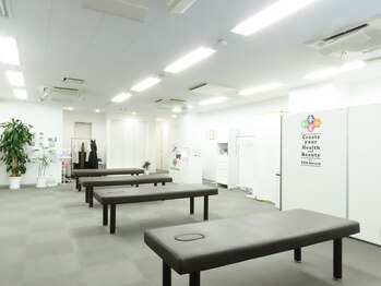 トムストレッチ 浅草橋店/広々とした清潔な店内