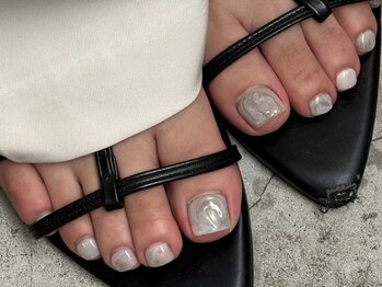 クルネ(QULNE)/フットネイル/ニュアンス/グレー