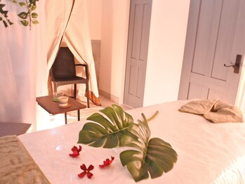 アーユルヴェーダサロン グリーンフィールド(green field)/白と緑を基調とした店内