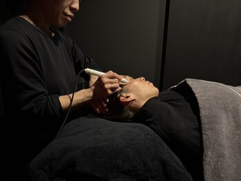 龍水ヘッドリラクゼーションの写真/【肌年齢の改善をサポート☆】シミケアに特化！高い技術力で一人一人のお肌悩みにアプローチ◎
