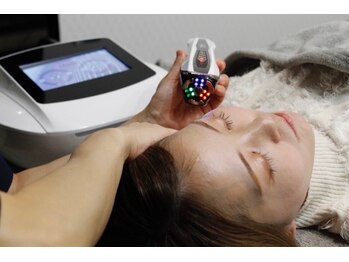 カドル 福岡天神店(KADORU)の写真/人気No.1◇フルコース【小顔矯正+美容機器￥16500→￥9900】年齢肌に負けないほうれい線,たるみケア&引き上げ
