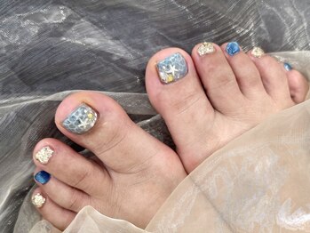 ヒラソルネイル(Girasol nail)の写真/【フットの定額コースあり◇】カラー変更や配置変更もOK!!足元からおしゃれを楽しみませんか？