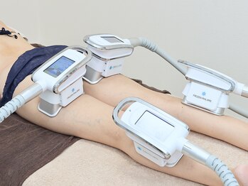 【痩身エステサロン】White Beauty Lab 神戸三ノ宮店【8月11日NEW OPEN(予定)】の写真/【三宮/美脚】太もも隙間&ふくらはぎ集中★どこへ行っても何をしても痩せない下半身に...