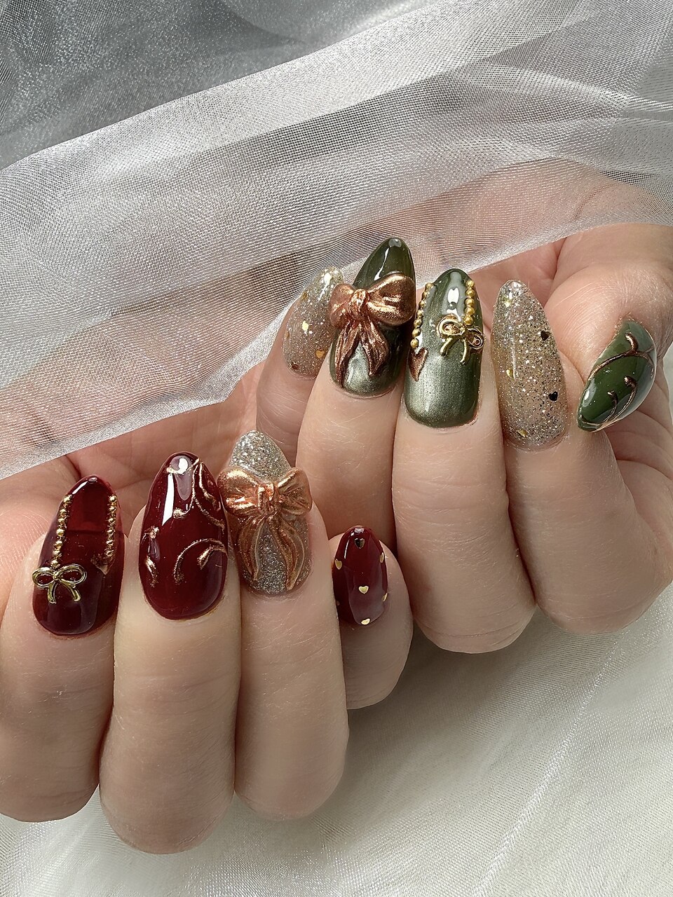 2026年冬トレンド】ストーン クリスマスのネイルデザイン集｜人気順｜9