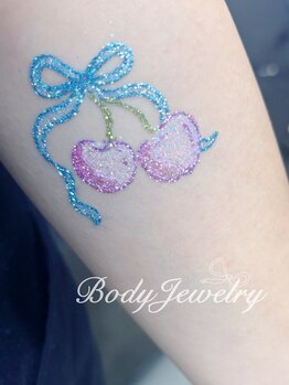 ダイヤモンドリリー キートス(Diamond Lily kiitos)/一宮ボディジュエリー10cm前後