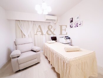 エーアンドイー(A&E)