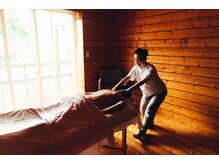 結/夕日の中のオイルマッサージ