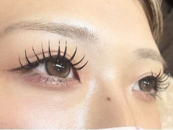 Kamibito東大阪店/マツエク/まつげパーマ/次回予約割の写真/ボリューム感と持続力を叶えるダブルフラットラッシュ★付け心地の軽さも高評で自まつ毛への負担も最小限◎