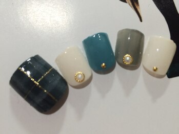 ネイルサロン リリオ(Nail Salon Ririo)/寒色チェック柄フットネイル
