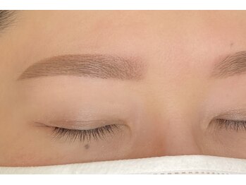 ビューステージ アイブロウサロン 秋田/平行眉