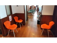 げんき堂整骨院 ゲンキプラス mina津田沼(GENKI Plus)の雰囲気（待合所）