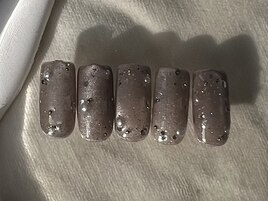 グレージュマグネットネイル