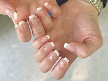 サンジュウヨン(34)/フレンチネイル パラジェル