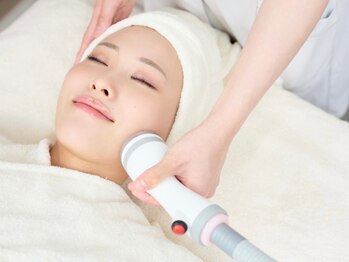 ライフサロン 天神(Life Salon)の写真/最先端★小顔施術<エルテオンリフト>脂肪燃焼し顎下のもたつき解消!すっきりシャープなフェイスライン創出!