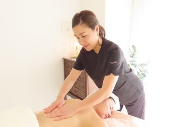 ヨーニ(YooNi)/リンパマッサージ（背中）