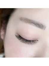 【ボリュームラッシュ（4D）】極細毛で上品かつふさふさな目元へ