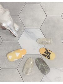 痛ネイル
