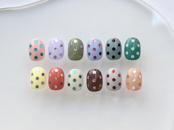 リリア ネイルサロン(Lilia Nail Salon)の写真/指先からトレンド発信◎毎月更新のパーツと多様な在庫、オリジナルカラー作成であなただけのネイルを。