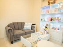 サロン ウルハ(Salon Uruha)の雰囲気（ゆったりとソファでカウンセリング！リラックスしてくださいね）