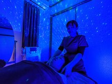 セレーナタイムの雰囲気(ホットストーンでデコルテ首肩をしっかりほぐします!)