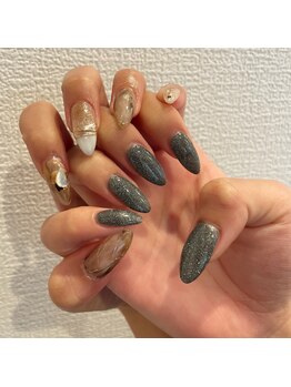 アイカ(Aika)/ニュアンスフラッシュネイル