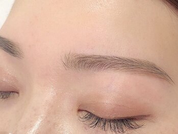 ラキ(Laki)の写真/アイブロウメニューが初めての方でも◎美眉WAXスタイリング+美眉メイクが受けられる！理想の目元を実現♪