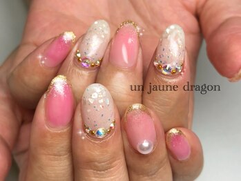 アン ジョーヌドラゴ/ふわふわ☆チークネイル