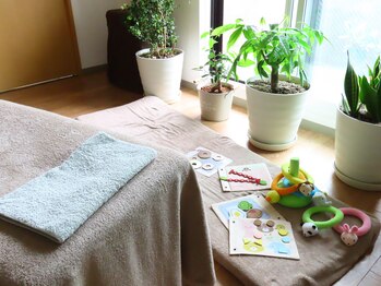 アメイン(eyebrow salon Amain)の写真/【お子様同伴OK】忙しいママの毎日にときめきを。周りの目を気にせず、自分らしくお洒落を楽しむひととき