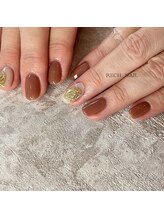 レッシュネイル サロンアンドスクール(RECH NAIL salon&school)/ワンポイントにゴールド☆