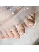 リッシュ トロワ(RICHE trois)/フットホワイトパールネイル