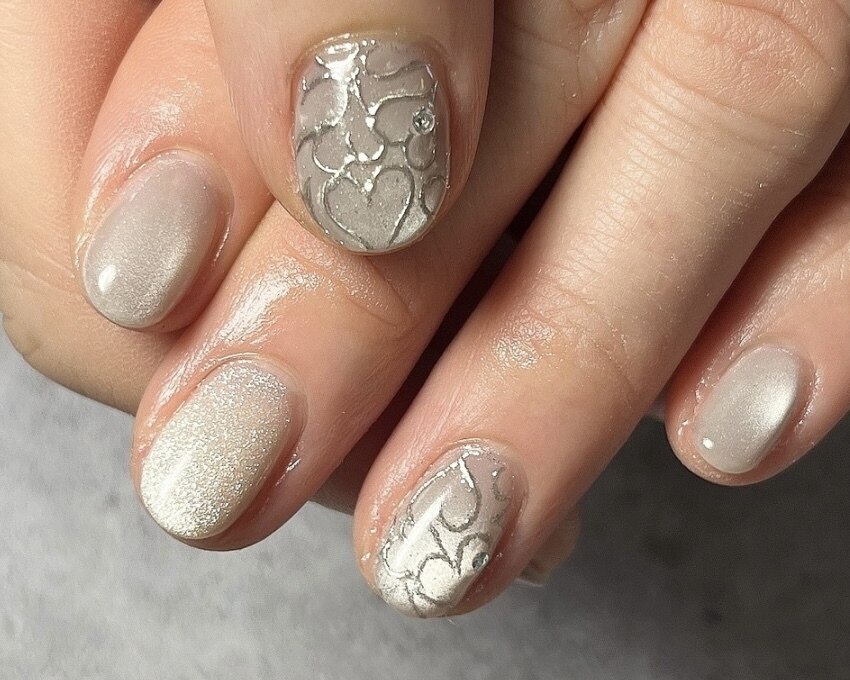 2026年冬トレンド】グレー ショートのネイルデザイン集｜人気順｜3