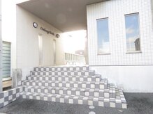 エステサロン エムル(EMURU)/こちらからお入りください