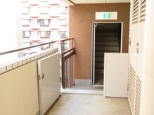 オアシス/外に出たら右にお進みください