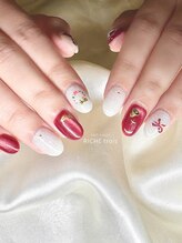 リッシュ トロワ(RICHE trois)/王道レッドのクリスマスネイル