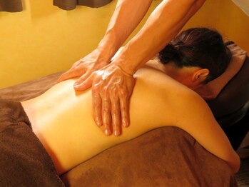 タック(Tack)/背中の施術・２