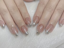 指先に氷の輝きガラスフレンチ