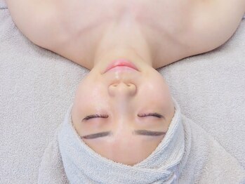 ナーナモエ(na-namoe)の写真/【“ノーファンデで写真映え”は、花嫁の新常識】プライベート空間で至福のフェイシャルケアを体験。
