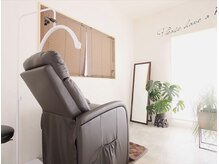 大人女性が集まる落ち着いた雰囲気の美容室併設アイサロン♪