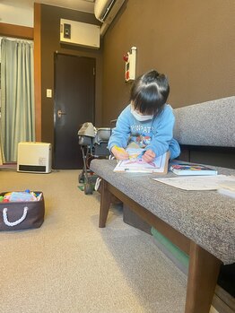 子育てママの整体サロン/施術中のお子様の様子