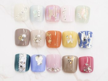 ラグジュアリーネイルズ タカダノババ(Luxury Nails Takadanobaba)の写真/フットコースはフットバス＆丁寧ケア付き☆自信のもてる足先に【Footワンカラー新規5980/親指アート¥6900】