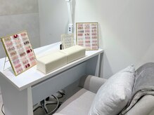 カラット(Carat.)の雰囲気（グレーを基調とした半個室空間で人目を気にせずゆっくりと）