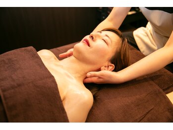 ツカノマ アイシティ21店(TUKANOMA)/デコルテ