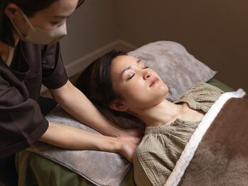 ドライヘッドスパ専門店 La HEAD　新宿西口/ヘッドスパ/肩こり/眼精疲労/肩甲骨まわりの緊張もゆるめます