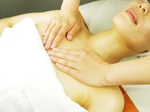 ラ コリーヌ(La Colline)/デコルテは優しいタッチでお流し