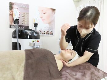 ラフェリ(Rafeli)の写真/【結果重視◇小顔コルギ】＋肩甲骨ほぐしで全身のむくみもスッキリ！立体的な小顔を手に入れましょう◎