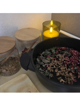 モモ(Momo.)/よもぎ蒸しで温活